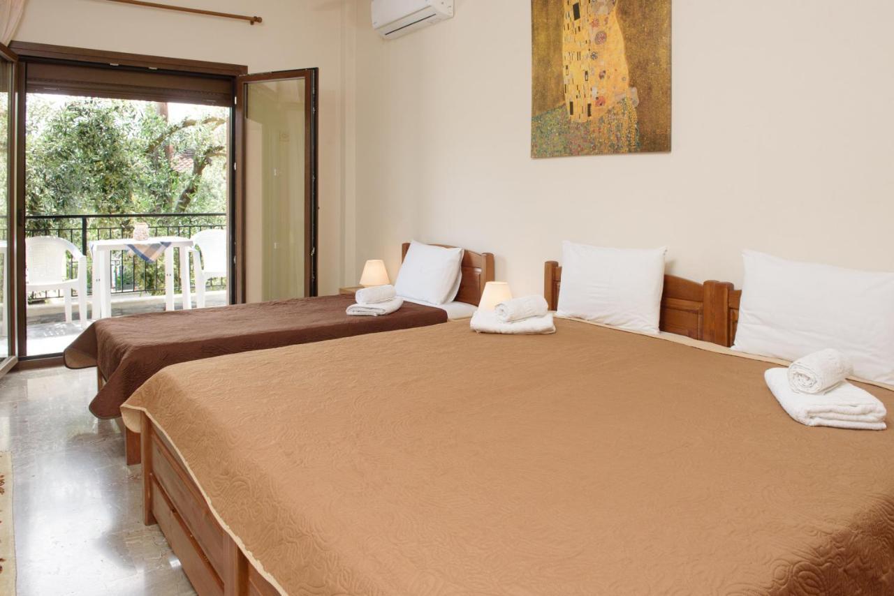 Dili Apartments Ierissos Bagian luar foto