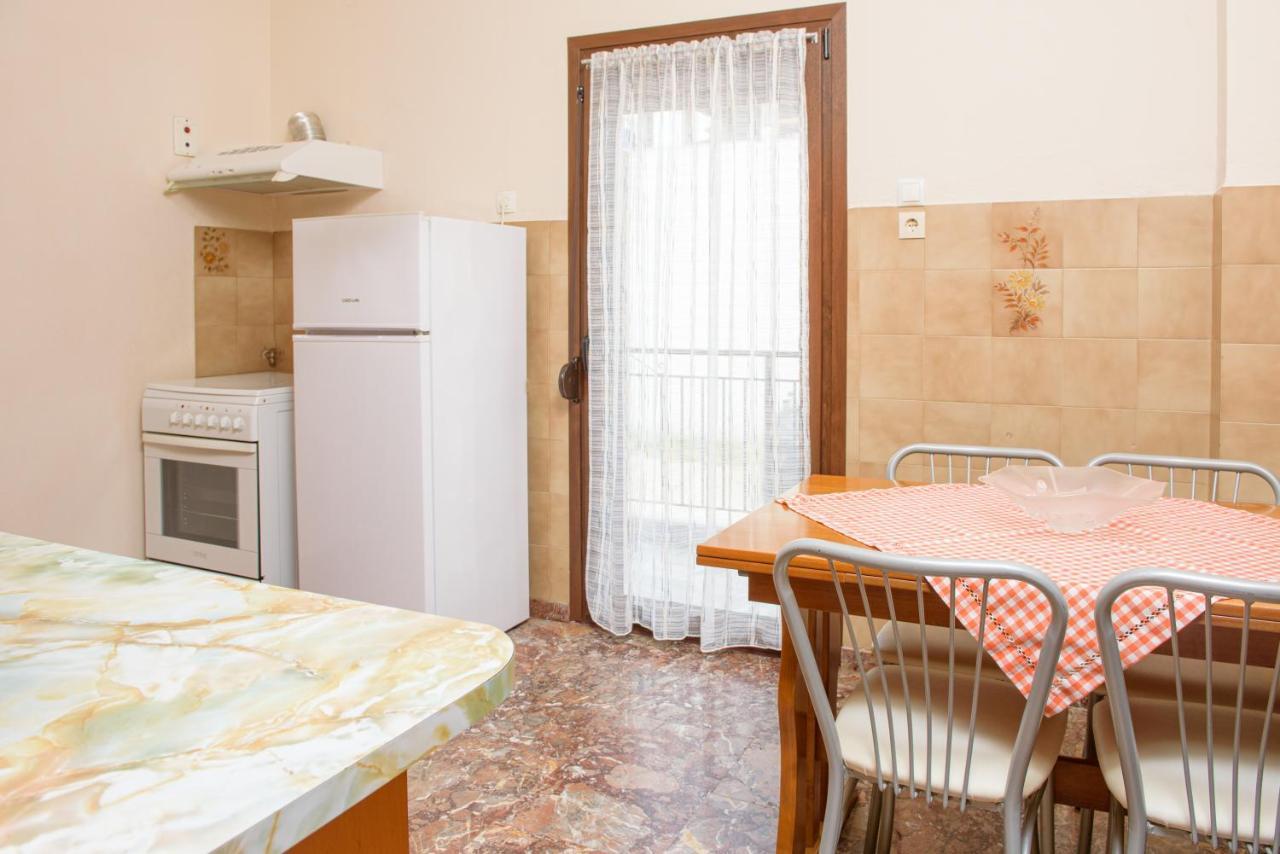 Dili Apartments Ierissos Bagian luar foto