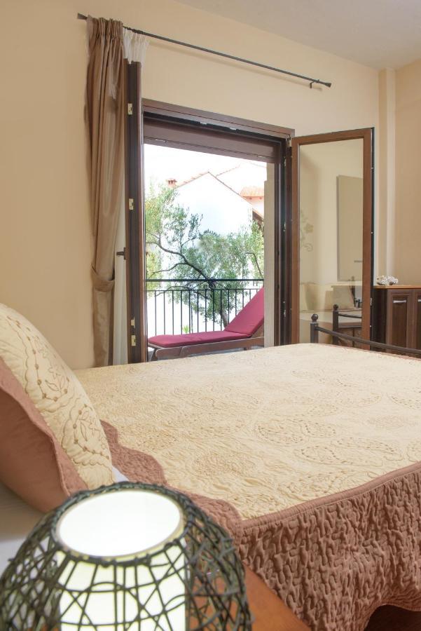 Dili Apartments Ierissos Bagian luar foto