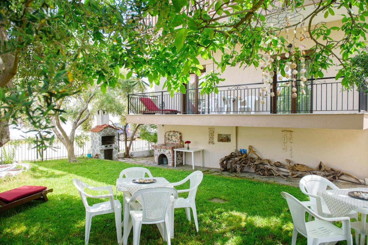 Dili Apartments Ierissos Bagian luar foto