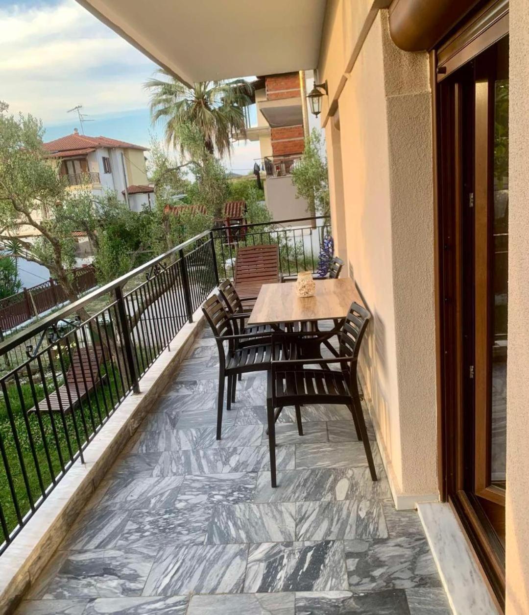 Dili Apartments Ierissos Bagian luar foto